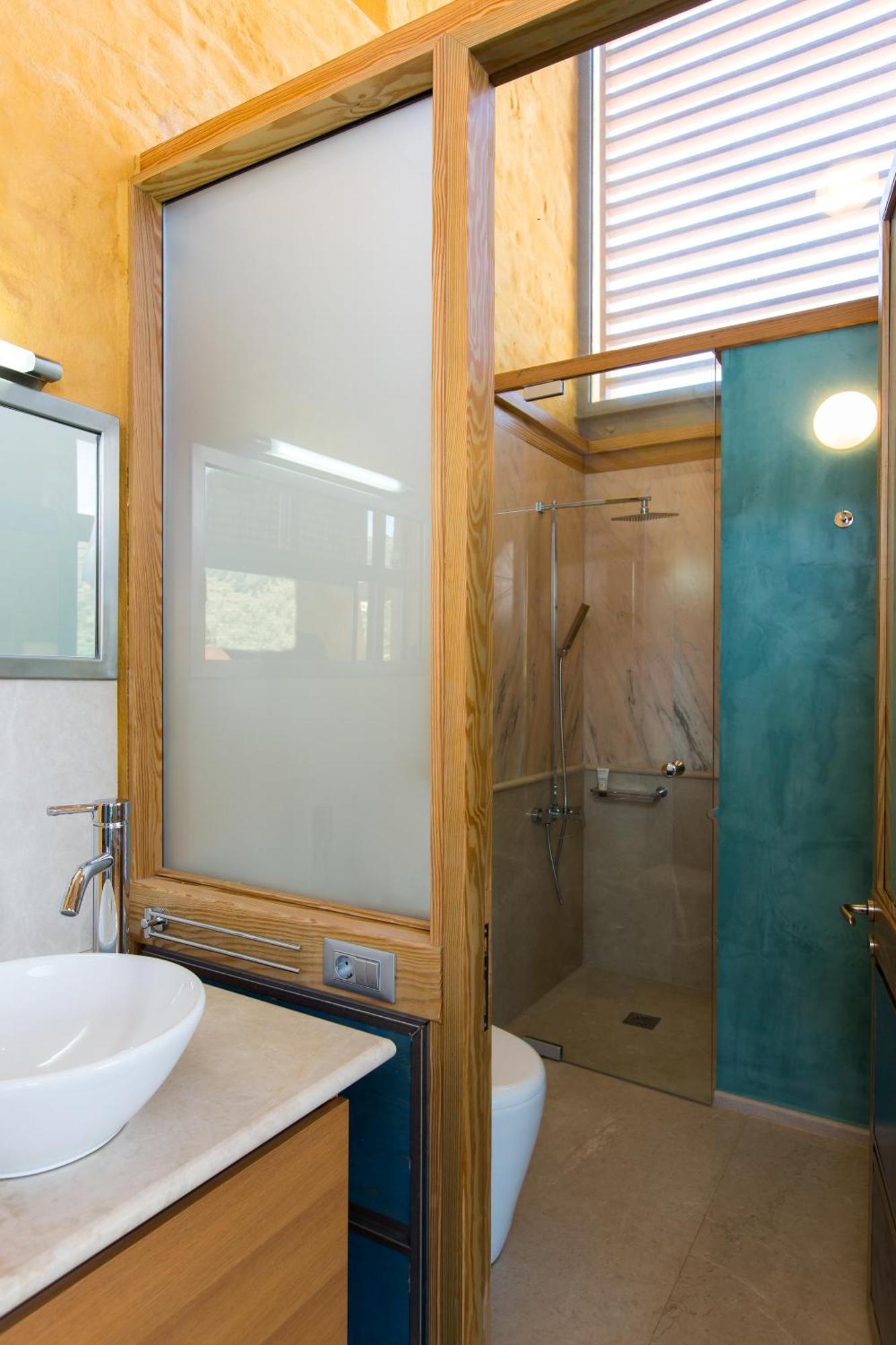 Beachfront Ravdoucha Epavlis Eleni Villa - Pool, Hot Tub, Gym, Sauna, Private Parking, Wifi Chania  Exteriör bild